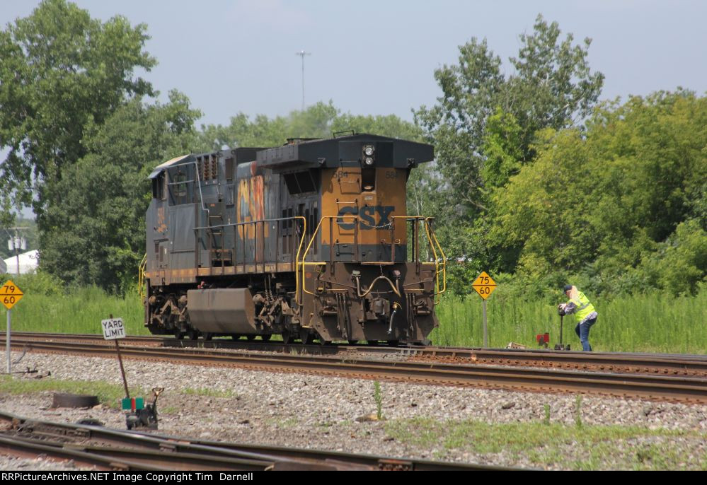 CSX 584 on M367